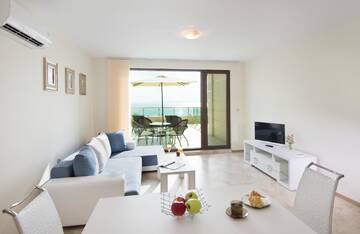 Фото номера Exclusive One-Bedroom Apartment with Terrace and Sea View Апарт-отели Calithea Complex г. Каварна 2