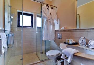 Фото номера Семейный люкс Курортные отели Thracian Cliffs Golf &amp; Beach Resort г. Каварна 2