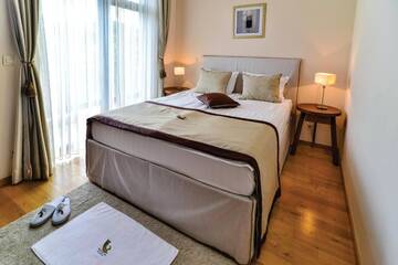 Фото номера Суперлюкс с 2 спальнями - Со стороны холма Курортные отели Thracian Cliffs Golf &amp; Beach Resort г. Каварна 4