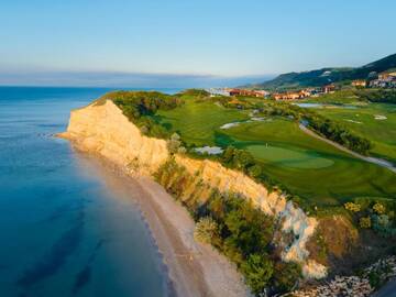Фотографии Курортные отели Thracian Cliffs Golf & Beach Resort г. Каварна (Болгария) №1 Фото Курортные отели Thracian Cliffs Golf & Beach Resort г. Каварна 1