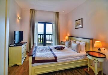 Фото номера Семейный люкс Курортные отели Thracian Cliffs Golf &amp; Beach Resort г. Каварна 8