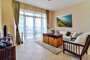 Фото номера Семейный люкс с 1 спальней - Со стороны холма Курортные отели Thracian Cliffs Golf &amp; Beach Resort г. Каварна 2